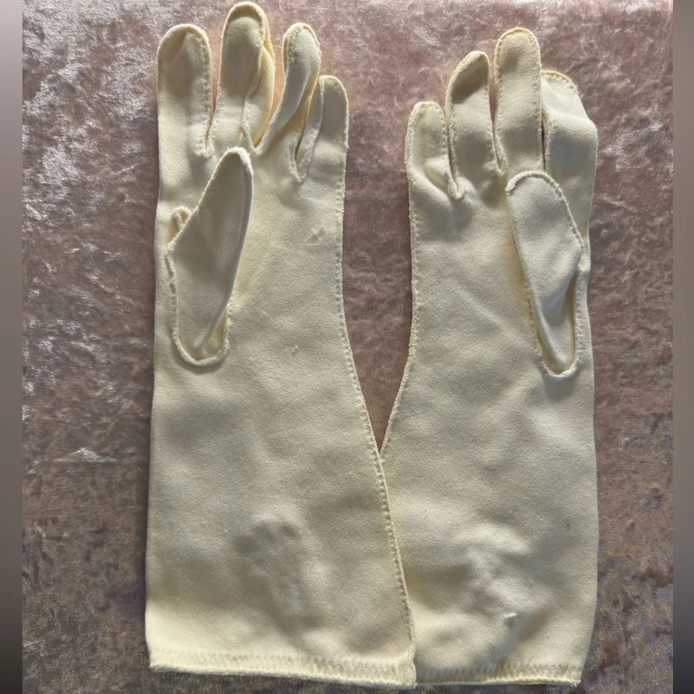 Vintage cream colored gloves.